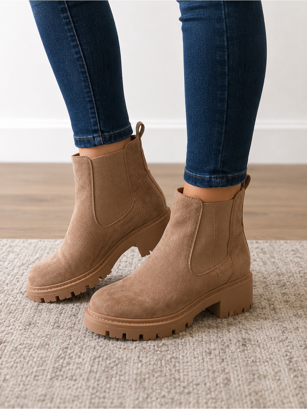 Neutralizer by Naturalizer Chelsea Boots – Tan Suede – Size 11 🤎